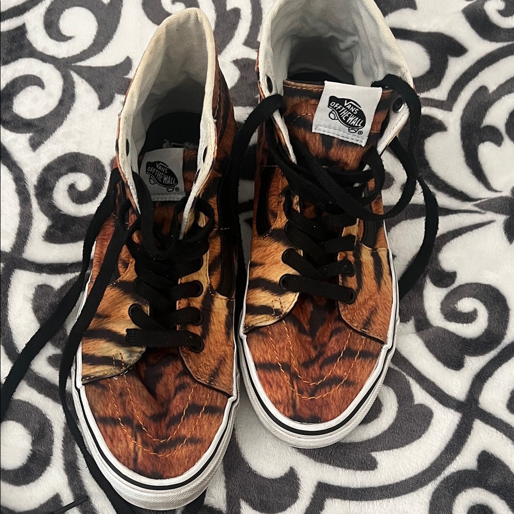 Vans Woman’s High-Top Sneakers in Brown Tiger Print with Black Laces